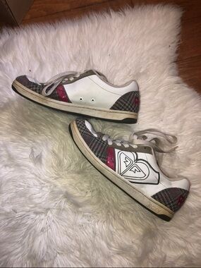 y2k roxy sneakers / y2k roxy White shoes with Pink Tweed Accents